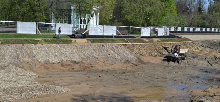 Войска хана Собянина уничтожили еще один пруд в парке